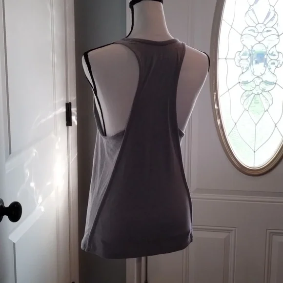 Under Armour Sleeveless Shirt - Picture 5 of 6